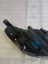 Laden Sie das Bild in den Galerie-Viewer, Frontscheinwerfer Ford Fiesta L1BB-13101-EH Links Scheinwerfer Headlight SCH3115365939kg