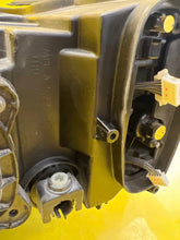 Laden Sie das Bild in den Galerie-Viewer, Frontscheinwerfer Audi Q2 81A941034 LED Rechts Scheinwerfer Headlight