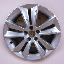Laden Sie das Bild in den Galerie-Viewer, 1x Alufelge 17 Zoll 7.0&quot; 5x108 40ET Glanz Silber 31471309 Volvo V60 I S60