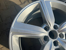 Laden Sie das Bild in den Galerie-Viewer, 1x Alufelge 20 Zoll 9.0" 5x112 38ET Glanz Silber 4KE601025S Audi E Tron FEL9236605299oq