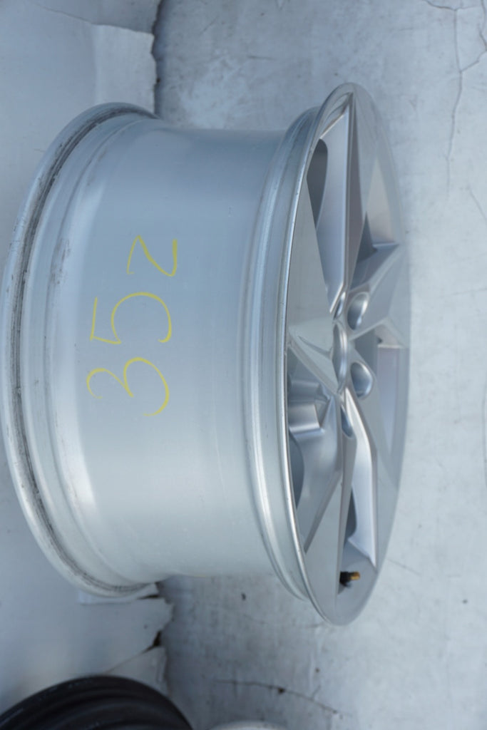 1x Alufelge 17 Zoll 8.0" 5x112 46ET Glanz Silber 8Y0601025A Audi Rim Wheel FEL9631932565wg