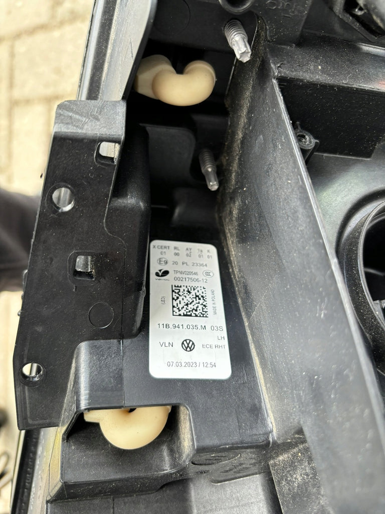 Frontscheinwerfer VW 11B941036M 11B941035M Ein Stück (Rechts oder Links) SCH9789271833gb