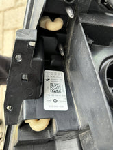 Load image into Gallery viewer, Frontscheinwerfer VW 11B941036M 11B941035M Ein Stück (Rechts oder Links) SCH9789271833gb