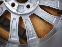 Laden Sie das Bild in den Galerie-Viewer, 1x Alufelge 17 Zoll 6.5" 5x112 40ET Glanz Silber 87169090 Skoda Scala Kamiq FEL8274762057xr
