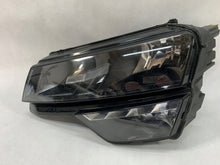 Laden Sie das Bild in den Galerie-Viewer, Frontscheinwerfer Skoda Karoq 57B941015A FALSE Scheinwerfer Headlight SCH3064654586tg