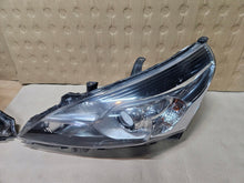 Laden Sie das Bild in den Galerie-Viewer, Frontscheinwerfer Toyota Verso Ein Stück (Rechts oder Links) Headlight SCH7315115148ly