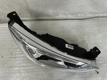 Laden Sie das Bild in den Galerie-Viewer, Frontscheinwerfer Ford Focus JX7B-13W029-AE Rechts Scheinwerfer Headlight