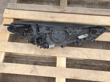 Laden Sie das Bild in den Galerie-Viewer, Frontscheinwerfer Hyundai Tucson 92101-D7110 Ein Stück (Rechts oder Links)