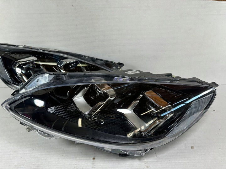 Frontscheinwerfer Ford Kuga LV4B-13E017-AP LV4B-13E016-AP Ein Satz Headlight SCH8693153947lw