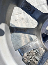 Laden Sie das Bild in den Galerie-Viewer, 1x Alufelge 17 Zoll 6.5&quot; 5x112 Glanz KBA53238 Skoda Kamiq Rim Wheel