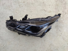 Laden Sie das Bild in den Galerie-Viewer, Frontscheinwerfer Toyota Corolla 19345F 81150-02T31-00 236544581 LED Links