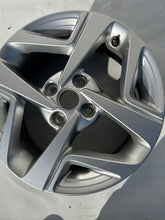 Load image into Gallery viewer, 1x Alufelge 15 Zoll 6.0" 4x100 48ET Glanz 52910-K7100 Hyundai I10 Iii Rim Wheel FEL6441635528li