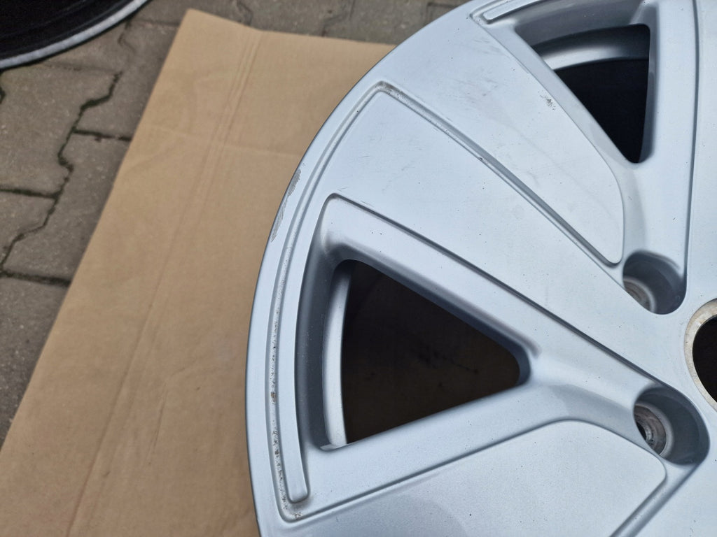 1x Alufelge 19 Zoll 10.0" 5x130 47ET Glanz Silber 9J1601025C Porsche Taycan FEL8127193600yk