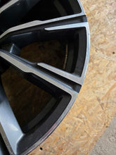 Laden Sie das Bild in den Galerie-Viewer, 1x Alufelge 20 Zoll 9.0" 5x112 35ET Glanz Graphit 8071996 BMW Mg Rim Wheel FEL1707731076gn