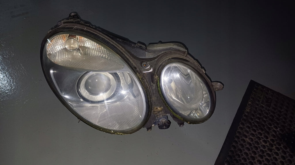 Frontscheinwerfer Mercedes-Benz W211 Xenon Rechts Scheinwerfer Headlight