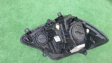 Laden Sie das Bild in den Galerie-Viewer, Frontscheinwerfer Mercedes-Benz Sprinter A9068203161 Xenon Links Headlight