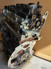 Load image into Gallery viewer, Motor Audi Q5 DETA 2.0 TDI 190PS 140kW 64TKm Diesel Engine Unkomplett