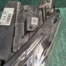 Laden Sie das Bild in den Galerie-Viewer, Frontscheinwerfer Toyota Proace City 9835780680 Links Scheinwerfer Headlight SCH6467227117fl