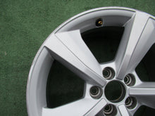 Load image into Gallery viewer, 1x Alufelge 17 Zoll 6.0&quot; 5x100 34ET Glanz Silber 8XA601025 Audi A1 8xa Rim Wheel