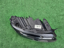 Laden Sie das Bild in den Galerie-Viewer, Frontscheinwerfer Dacia Duster 260109550R Rechts Scheinwerfer Headlight SCH9186971942jq