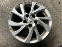 Laden Sie das Bild in den Galerie-Viewer, 1x Alufelge 16 Zoll 6.5" 5x114.3 45ET Glanz Silber 6775685 Toyota Rim Wheel FEL1248413666ee