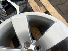 Laden Sie das Bild in den Galerie-Viewer, 1x Alufelge 17 Zoll 5J7601025B Skoda Roomster Rim Wheel FEL9345796141of