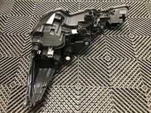 Laden Sie das Bild in den Galerie-Viewer, Frontscheinwerfer Toyota Corolla 81110-02S60 LED Rechts Scheinwerfer Headlight SCH8445428413ui
