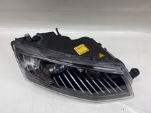 Laden Sie das Bild in den Galerie-Viewer, Frontscheinwerfer Skoda Octavia III 5E1941016B Xenon Rechts Headlight SCH5861937619lj