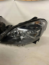 Laden Sie das Bild in den Galerie-Viewer, Frontscheinwerfer Mercedes-Benz W246 A246800161 Ein Satz Scheinwerfer Headlight SCH2014574156ji
