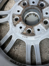 Load image into Gallery viewer, 1x Alufelge 18 Zoll 8.0" 5x114.3 20ET Glanz Silber 2283905 BMW E93 E60 E90 FEL5006847630oa