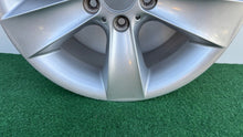 Laden Sie das Bild in den Galerie-Viewer, 1x Alufelge 17 Zoll 8.0" 5x120 46ET 6771255 BMW Z4 E85 E86 Rim Wheel FEL6082707301sz