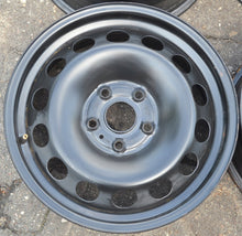 Laden Sie das Bild in den Galerie-Viewer, 1x Alufelge 16 Zoll 6.5&quot; 5x112 43ET Glanz Schwarz 8V0601027 Audi Rim Wheel