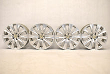 Laden Sie das Bild in den Galerie-Viewer, 4x Alufelge 18 Zoll 8.0&quot; 5x112 41ET Glanz Silber A2224010902 Mercedes-Benz