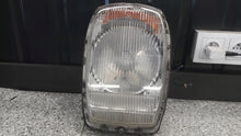 Laden Sie das Bild in den Galerie-Viewer, Frontscheinwerfer Mercedes-Benz W114 Rechts Scheinwerfer Headlight SCH2298013040nt