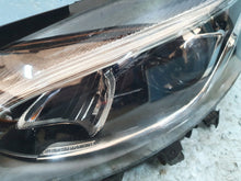 Laden Sie das Bild in den Galerie-Viewer, Frontscheinwerfer Mercedes-Benz W246 A2469063401 LED Rechts oder Links