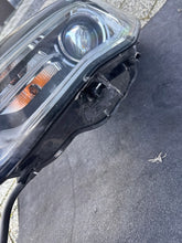 Load image into Gallery viewer, Frontscheinwerfer Audi A3 8V08V0941043L Xenon Links Scheinwerfer Headlight