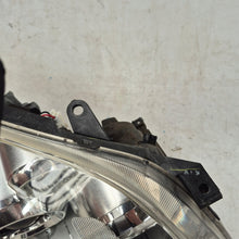 Laden Sie das Bild in den Galerie-Viewer, Frontscheinwerfer Toyota Avensis Xenon Rechts Scheinwerfer Headlight SCH4546944813se