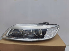 Load image into Gallery viewer, Frontscheinwerfer Audi Q7 4L0941003A Xenon Links Scheinwerfer Headlight