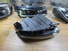 Laden Sie das Bild in den Galerie-Viewer, Frontscheinwerfer Dacia Duster 260603515R LED Links Scheinwerfer Headlight