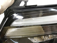 Laden Sie das Bild in den Galerie-Viewer, Frontscheinwerfer Renault Master III 260607867R 0021113004366900804 Links SCH8101367478in