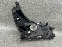 Laden Sie das Bild in den Galerie-Viewer, Frontscheinwerfer Toyota Hilux VIII Links Scheinwerfer Headlight SCH3387295682nq