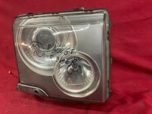 Laden Sie das Bild in den Galerie-Viewer, Frontscheinwerfer Land Rover Range III L322 XBC000385 XBC000386 Xenon Rechts SCH7109130832eq