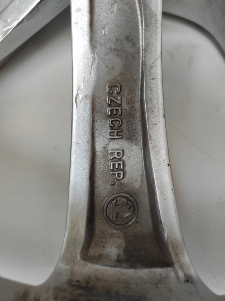 1x Alufelge 18 Zoll 7.0" 5x112 43ET Matt Silber 565601025D Skoda Kodiaq