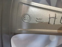 Laden Sie das Bild in den Galerie-Viewer, 1x Alufelge 19 Zoll 8.0&quot; 5x112 45ET 5LA601025 Skoda Enyaq Rim Wheel