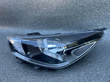Laden Sie das Bild in den Galerie-Viewer, Frontscheinwerfer Kia Rio IV 92101-H8 Links Scheinwerfer Headlight