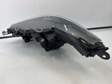 Laden Sie das Bild in den Galerie-Viewer, Frontscheinwerfer Toyota Yaris 9922681017 9922681010 Rechts Headlight SCH8582052254tm