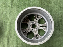 Laden Sie das Bild in den Galerie-Viewer, 1x Alufelge 18 Zoll 8.0" 5x120 43ET Glanz Grau 6862889 BMW X4 F26 X3 F25 Mg FEL7892416920lp