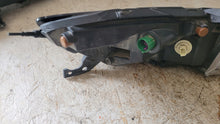 Laden Sie das Bild in den Galerie-Viewer, Frontscheinwerfer Jeep Cherokee 68157105AL 130732948901 Links Headlight SCH1472139787gg