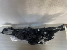 Laden Sie das Bild in den Galerie-Viewer, Frontscheinwerfer Toyota Corolla 81110-02S70 LED Rechts Scheinwerfer Headlight SCH5885224121wu