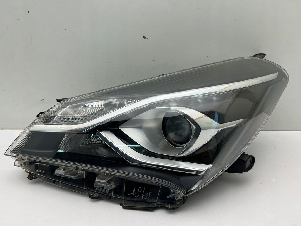Frontscheinwerfer Toyota Yaris Links Scheinwerfer Headlight